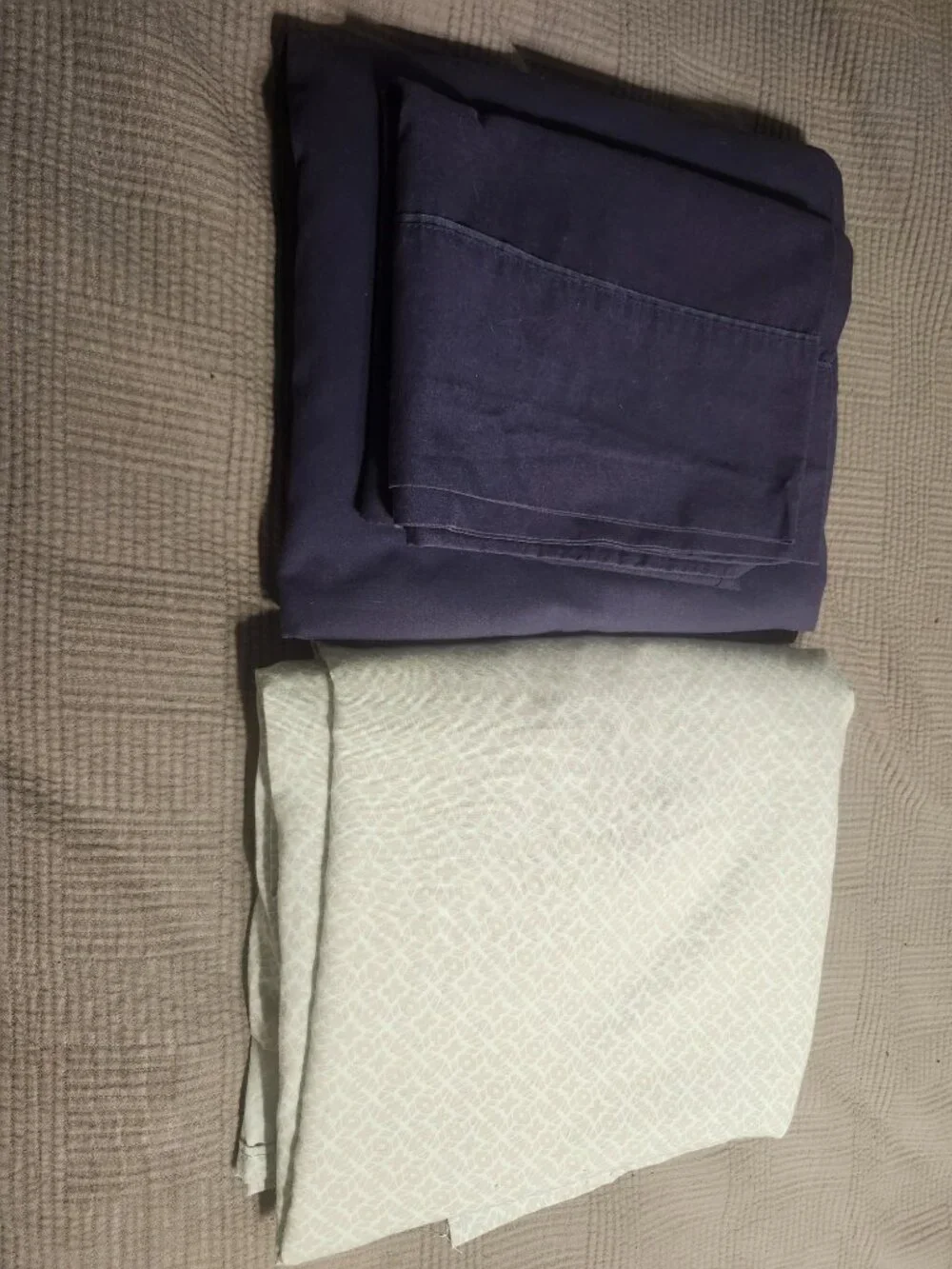 Martha Stewart/Mainstays double flat sheets plus one pair pillowcases